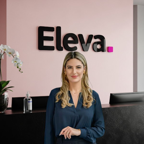 Foto da fundadora da Eleva, Juliana
